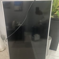 2 Flat Screen Tv