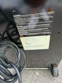 Schumacher 200 Amp Car Battery Charger & Engine Starter 6V/12V