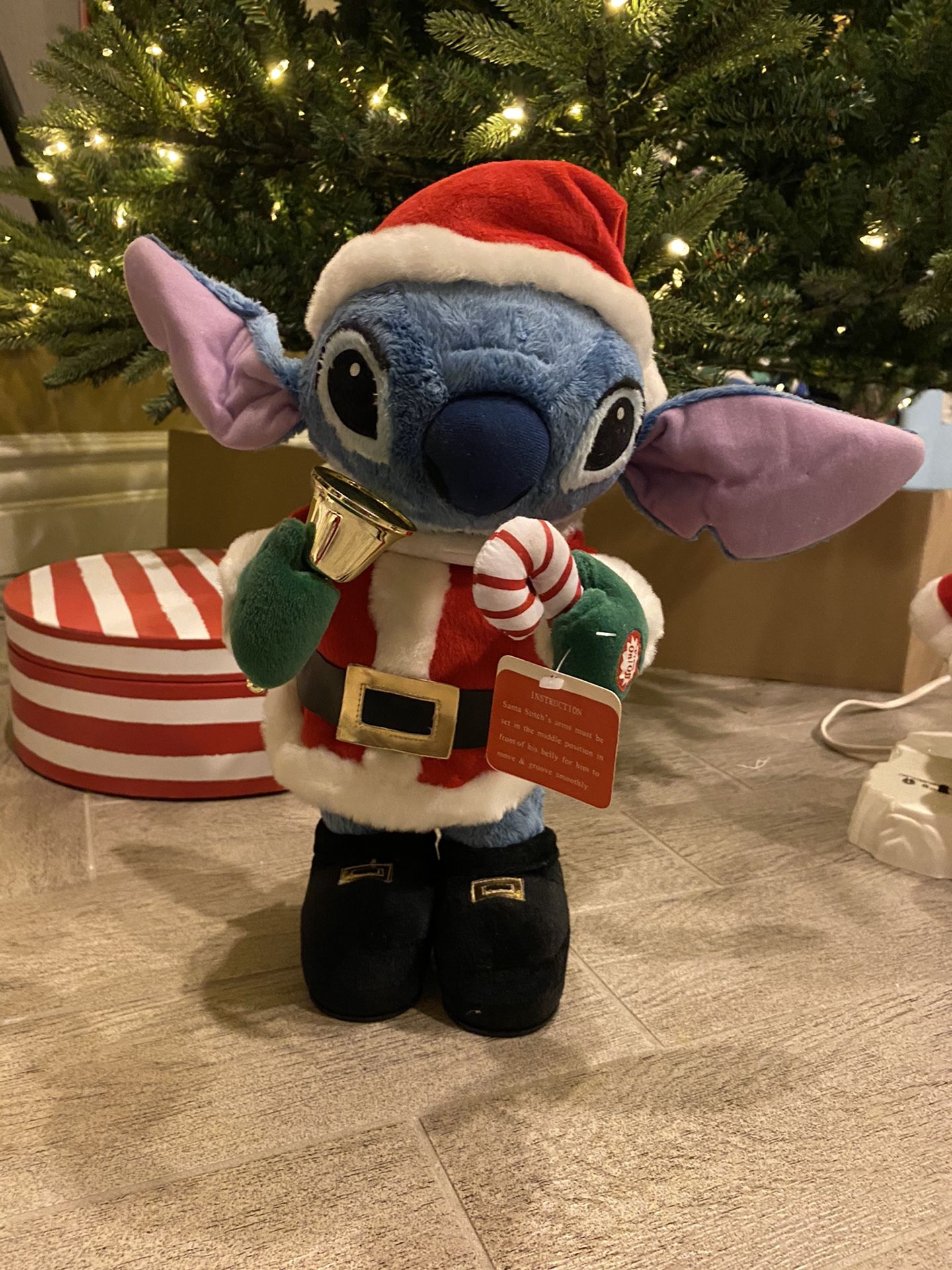 Singing animated Disney Stitch Figurine Rings bell shakes Hips