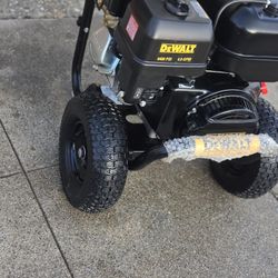 DEWALT
4400 PSI 4.0 GPM Cold Water Gas Pressure Washer