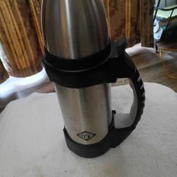 Thermos The Rock Vacuum Insulated 1 Liter Beverage Bottle, stainless steel/black, 1.1 quart 