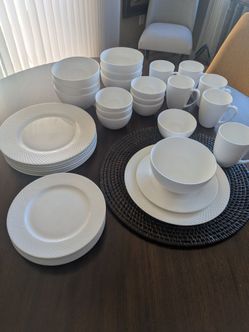 Mikasa Huntington Bone China Dinnerware Set