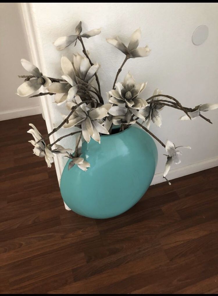 Z Galleries Vase with grey flowers