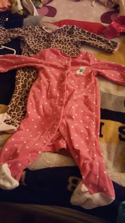 Onesie pajamas size6months $2 each