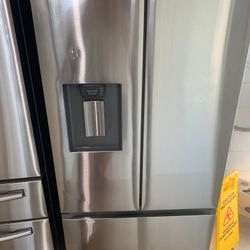 Samsung refrigerator French door stainless new scratch and dent 30” 