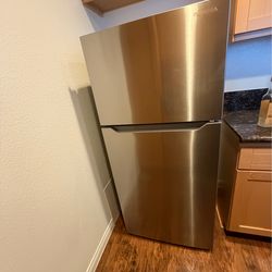 Insignia refrigerator