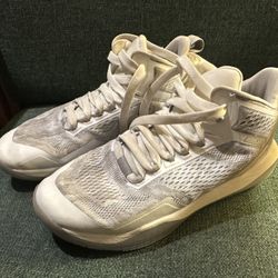 Moolah Women’s Basketball Sneakers (size: 9)