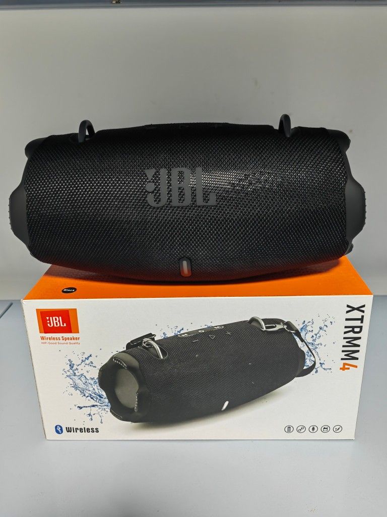 Fashionable multi-functional Bluetooth speaker