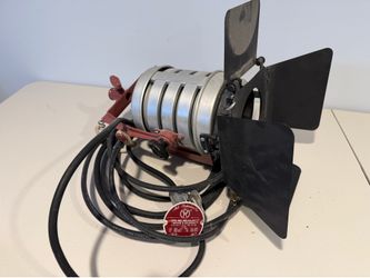 Mole-Richardson 500 watt Tweenie II Solarspot Type 4821 Stage Light