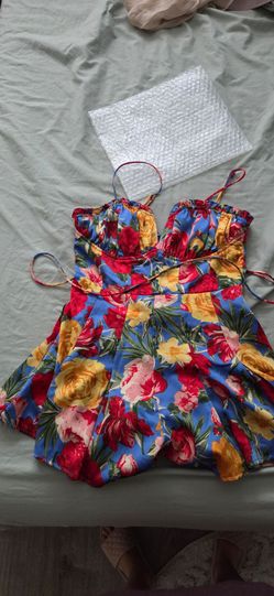 Beautiful romper New Size small