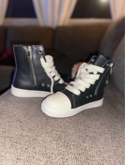 Women’s high top shoes (size:10.5)