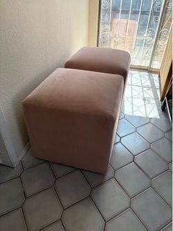 Pink set of ottoman
