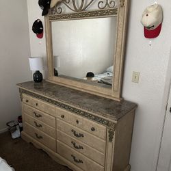 Dresser