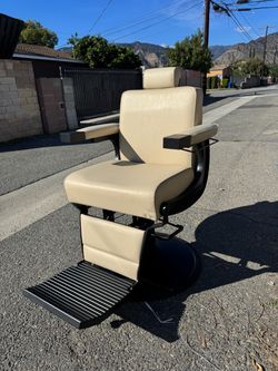 Pibbs BC1050 Utah Professional Barber Chair – Like New – 3 Available