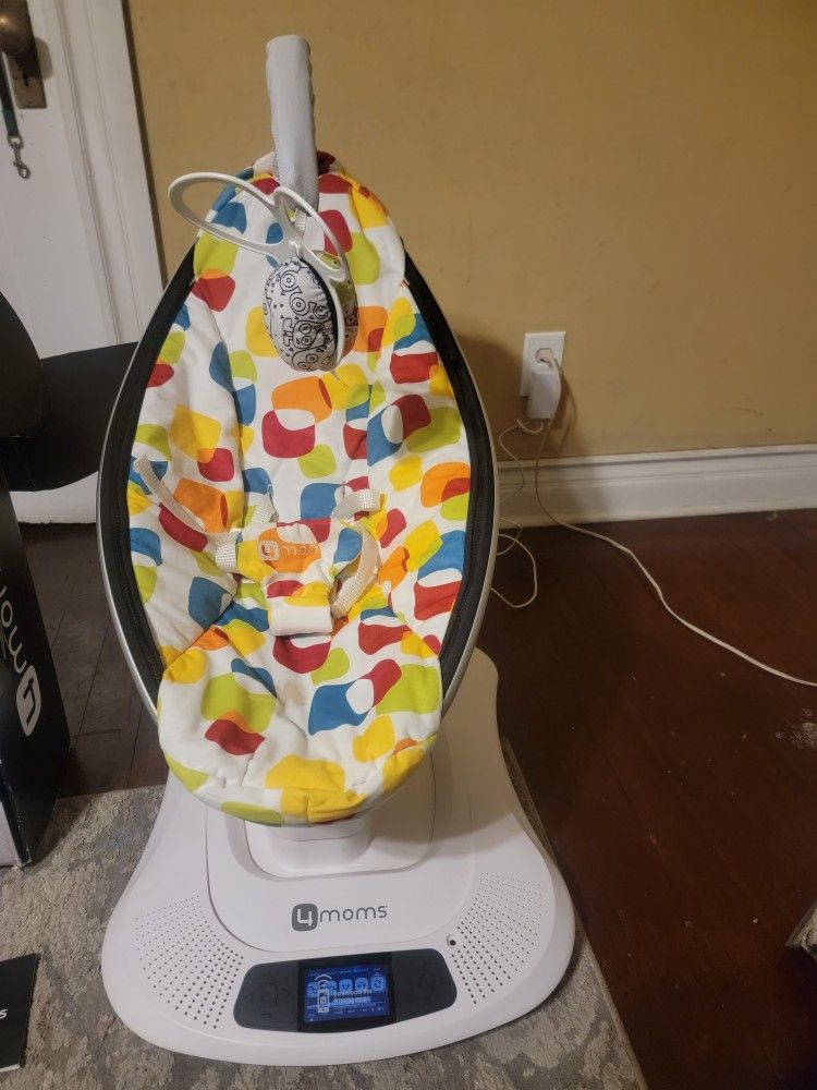 4 Moms MamaRoo Multi Motion Baby Swing Bluetooth Enabled With 5 Unique Motions 