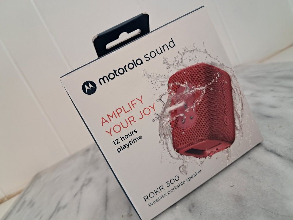 Motorola Sound ROKR 300 Wireless/Bluetooth Protalble Speaker