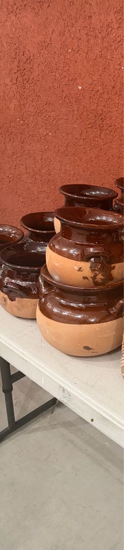 Ollas de barro. Nuevas. 20 $ cada una