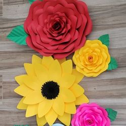 Paper Flowers And Paper Roses. Flores De Papel