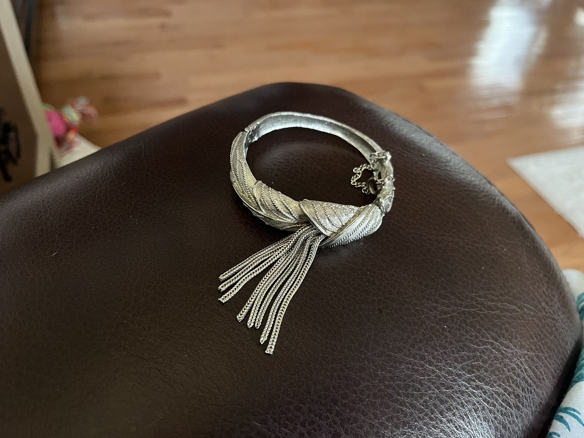 BEAUTIFUL SILVER BANGLE WITH LEAF PRINT ABD FRINGES