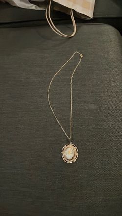 Vintage cameo/necklace