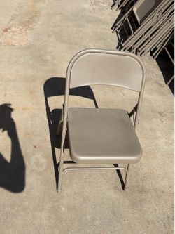 Metal folding chair with floor protector