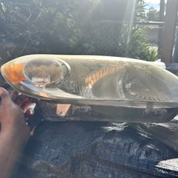 2009 Toyota Matrix  Passenger Side Headlight