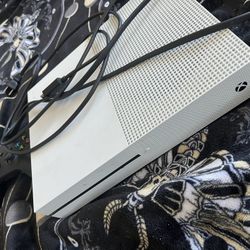 Xbox One S + Controller