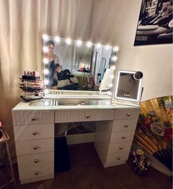 Beautiful Glass top vanity like new