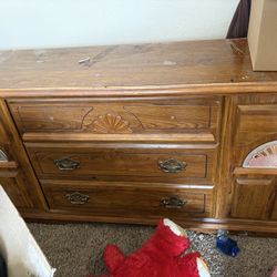 Dresser With Mirror