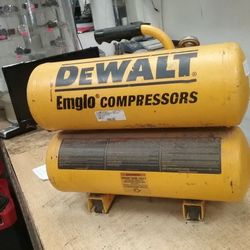 DEWALT D55151 4 Gallon 1.1 HP 100 PSI Twin Stack Air Compressor