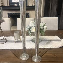2 candle holders 