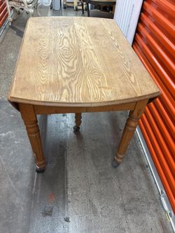 Drop leaf table/Vintage table/farm table/Vintage drop leaf table