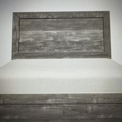 Queen Bed- Grey Wood Panel