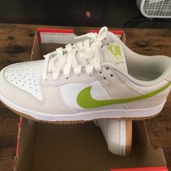 New Nike Dunk Low size 8M/9.5W