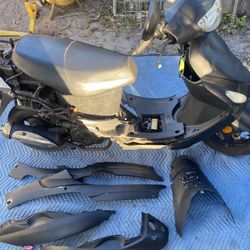 Tao Tao 49 cc Scooter     Title In Hand 