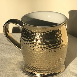 Luxe Habitat Gold Metallic Ceramic Coffee Mug. 