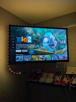 Phillips Roku Smart TV and  TV Wall Mount Swivel and Tilt for Most 26-65 Inch TV