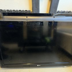 LG 37” LCD Television With Wall Mount 