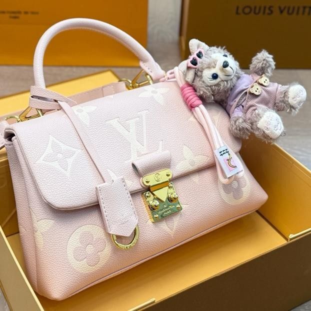 Women's strawberry pink handbag, fashionable and versatile