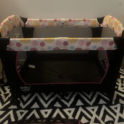 PAC And Play Baby Crib And Changing Table 