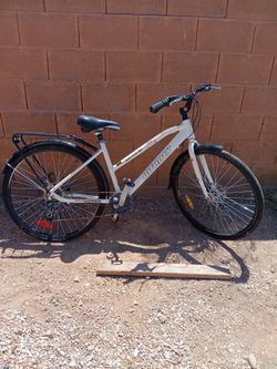 Infinity 700  Series Tires Rack Disc Brakes 7spd Newer Aluminum  Bike  