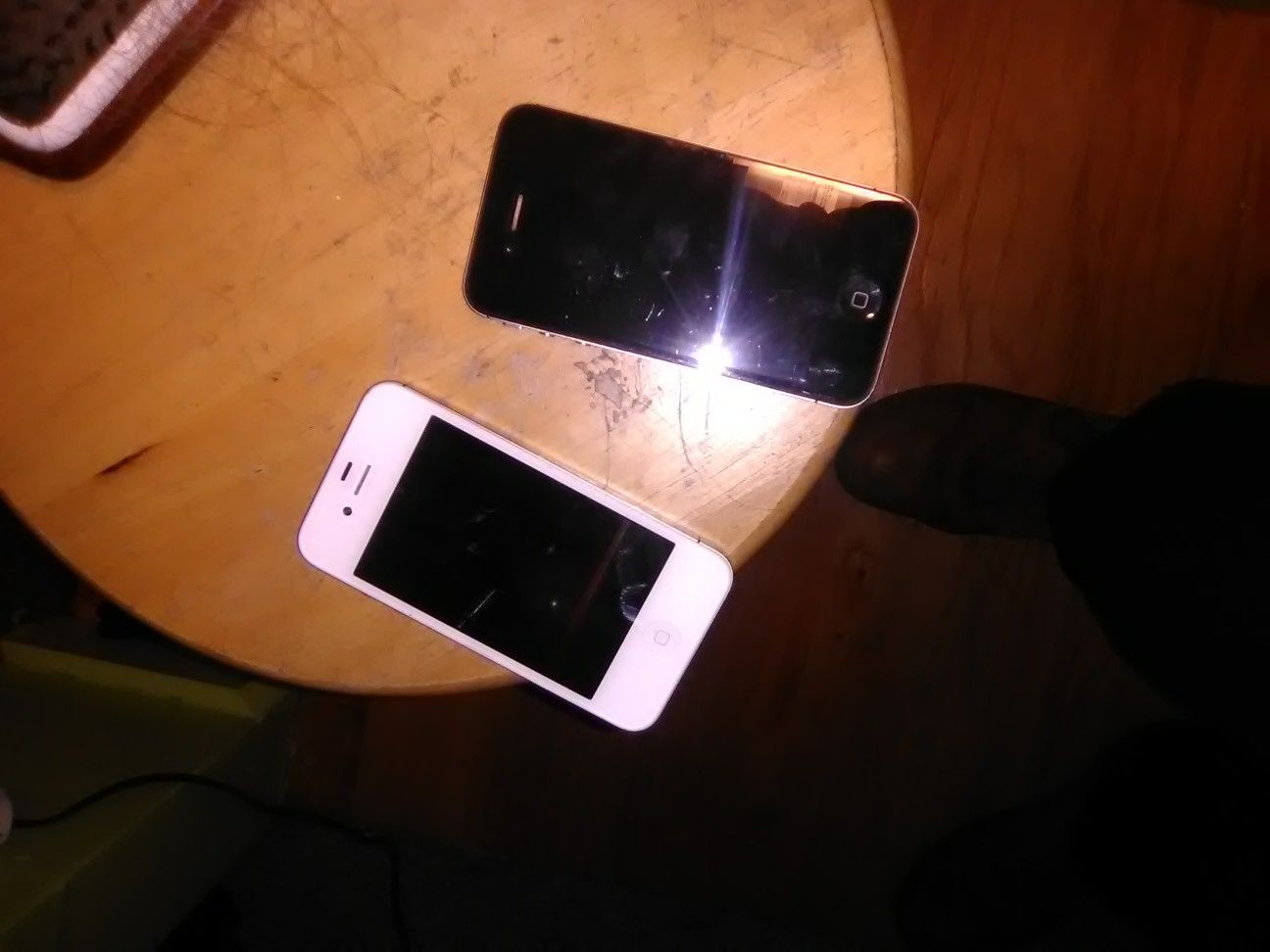 2 iPhone 4