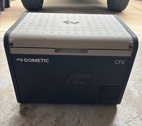 Dometic portable refrigerator/freezer with built-in ice maker