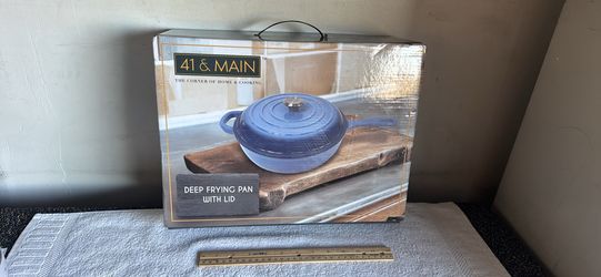 Deep frying pan with lid
