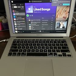MacBook Air 13” (2015) – 8GB RAM – Intel i5 – Charger Included 