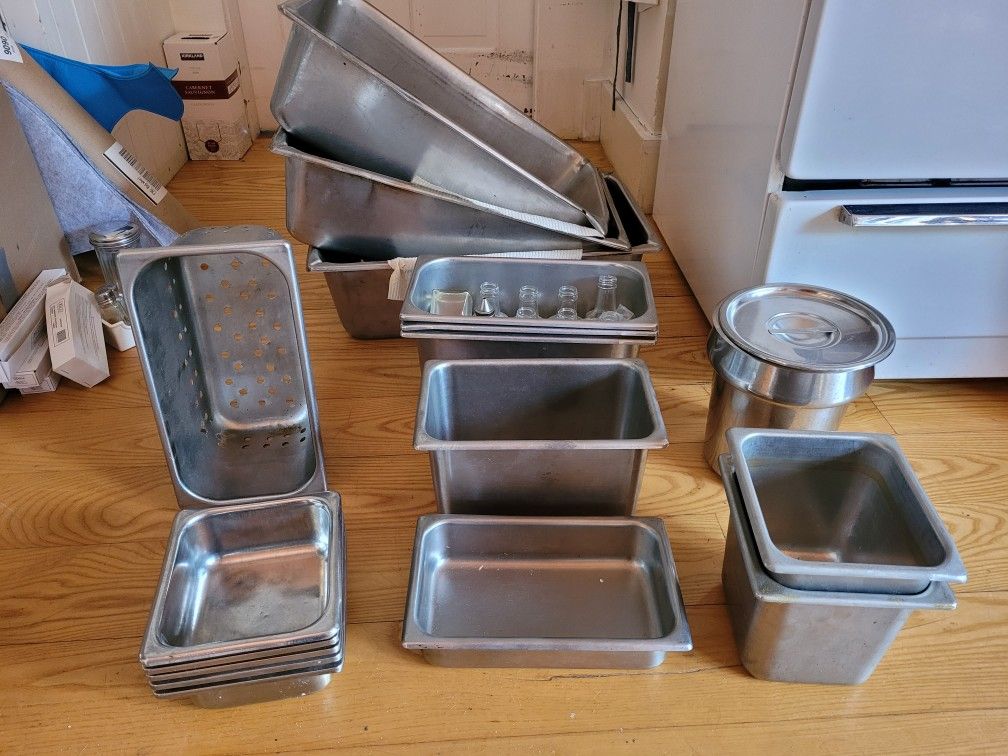 Lot of Miscellaneous Restaurant Equipment 