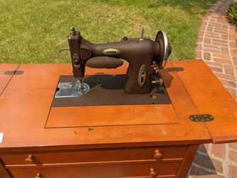 White antique sewing machine