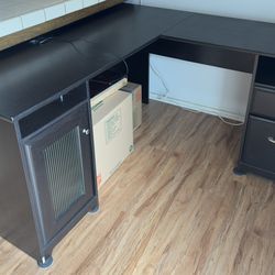 $100 OBO! Computer Desk w/Storage