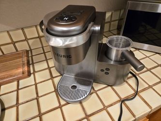 Keurig with attached steamer