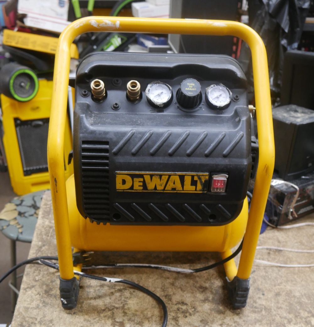 dewalt air compressor with hose DWFP55130 pre owned 880945-1